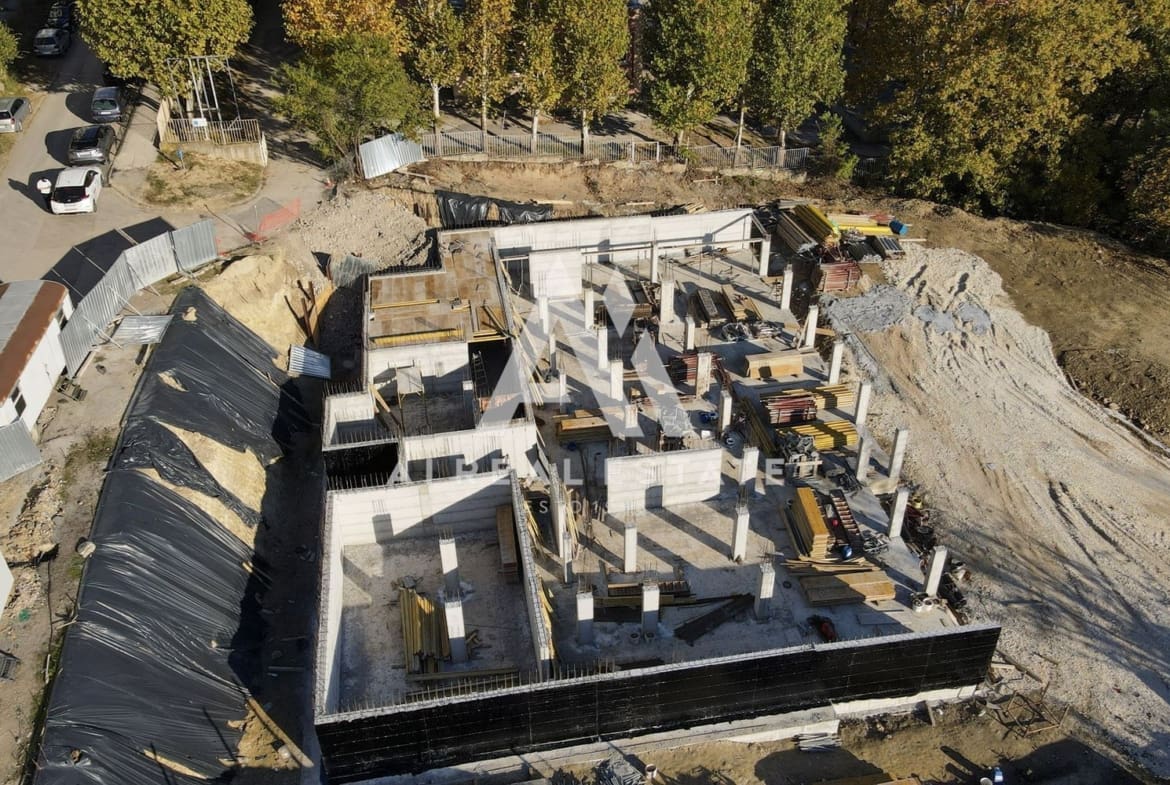 Тристаен в Саут Вю Резиденс - Дружба1 - 0