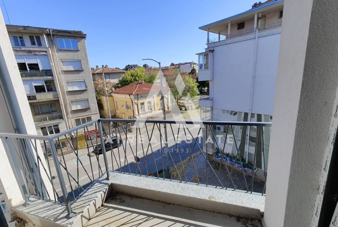 Тристаен апартамент в идеалния център на гр. Плевен! - 0