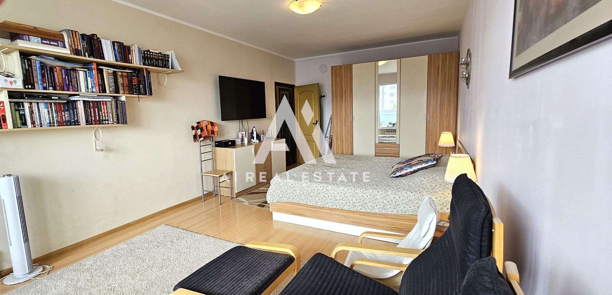 Слънчев тристаен апартамент в жк. Младост 4 - 0