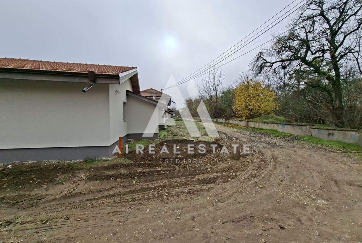 КЪЩА С ДВОР - 0