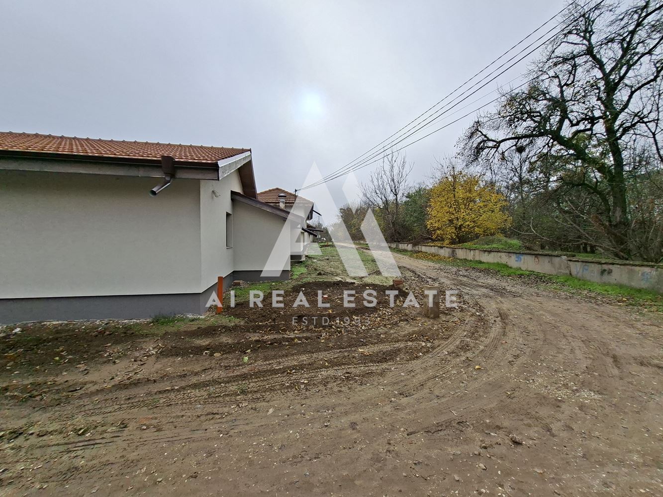 КЪЩА С ДВОР - 0