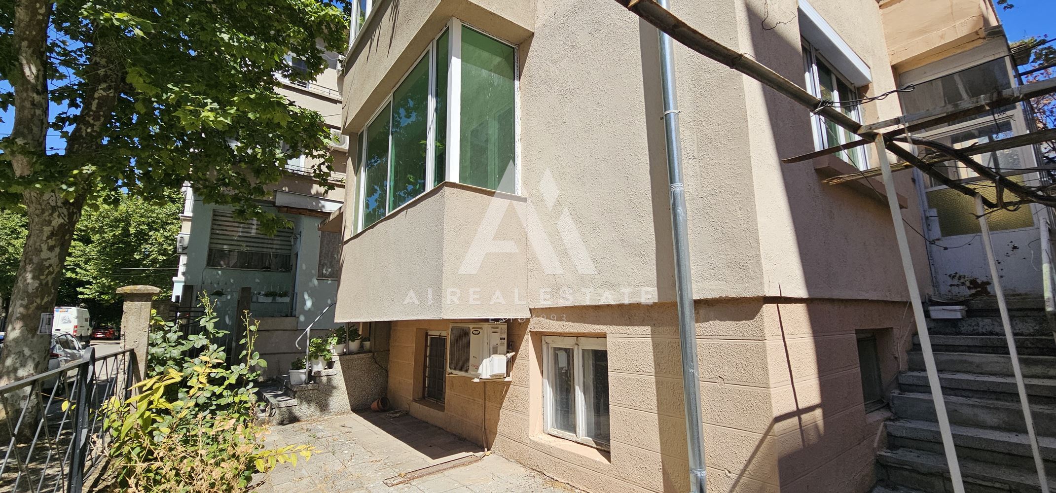 Просторен 3-стаен апартамент в сърцето на Плевен - 0