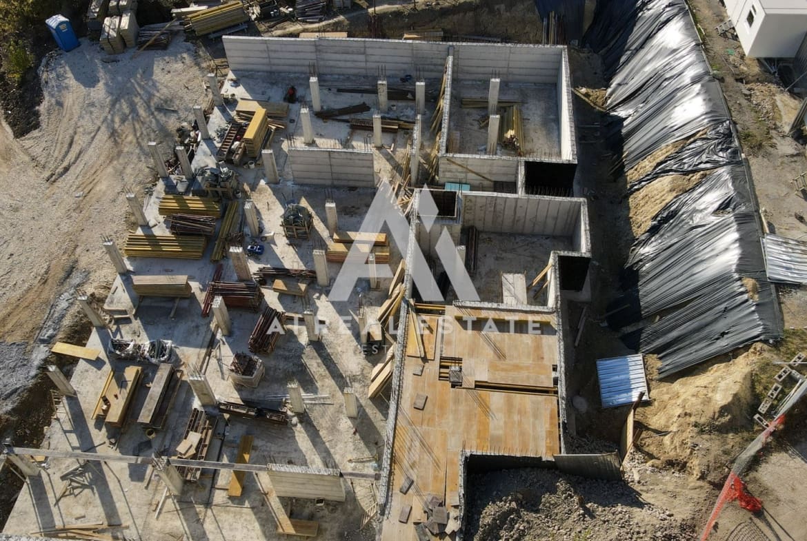 Тристаен в Саут Вю Резиденс - Дружба1 - 0