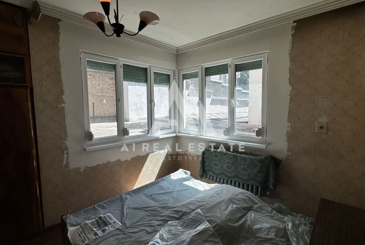 Просторен 3-стаен апартамент в сърцето на Плевен - 0