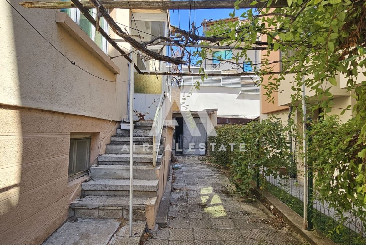 Просторен 3-стаен апартамент в сърцето на Плевен - 0