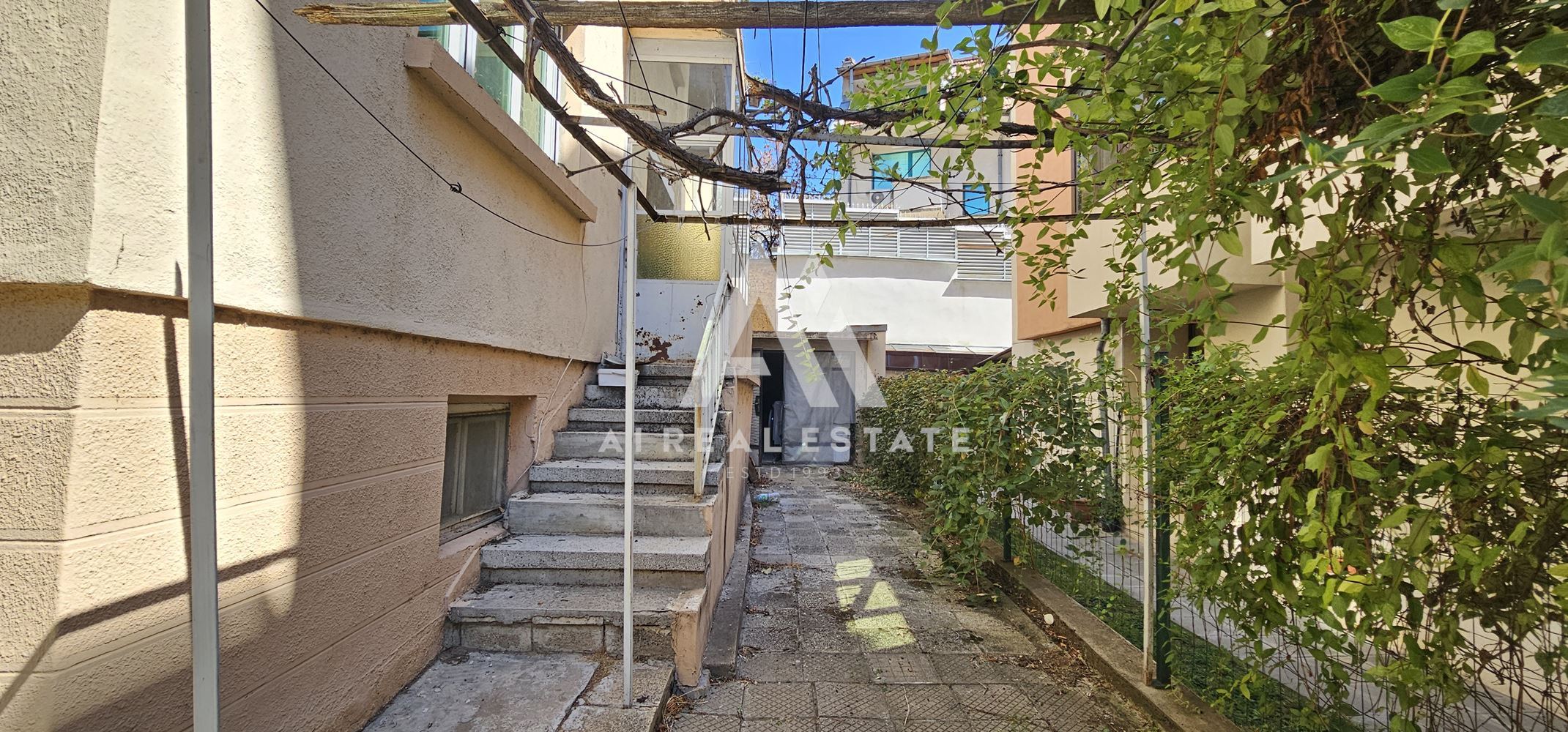 Просторен 3-стаен апартамент в сърцето на Плевен - 0