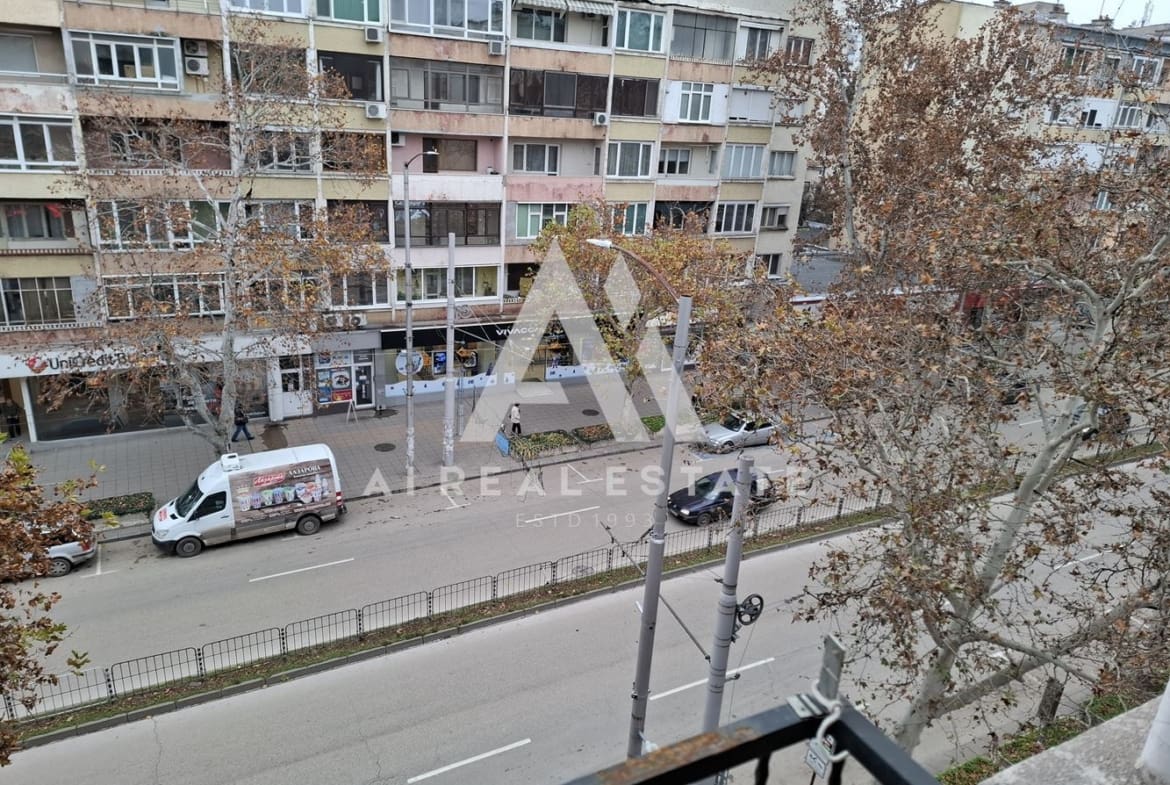 Двустаен апартамент в идеалния център - 0