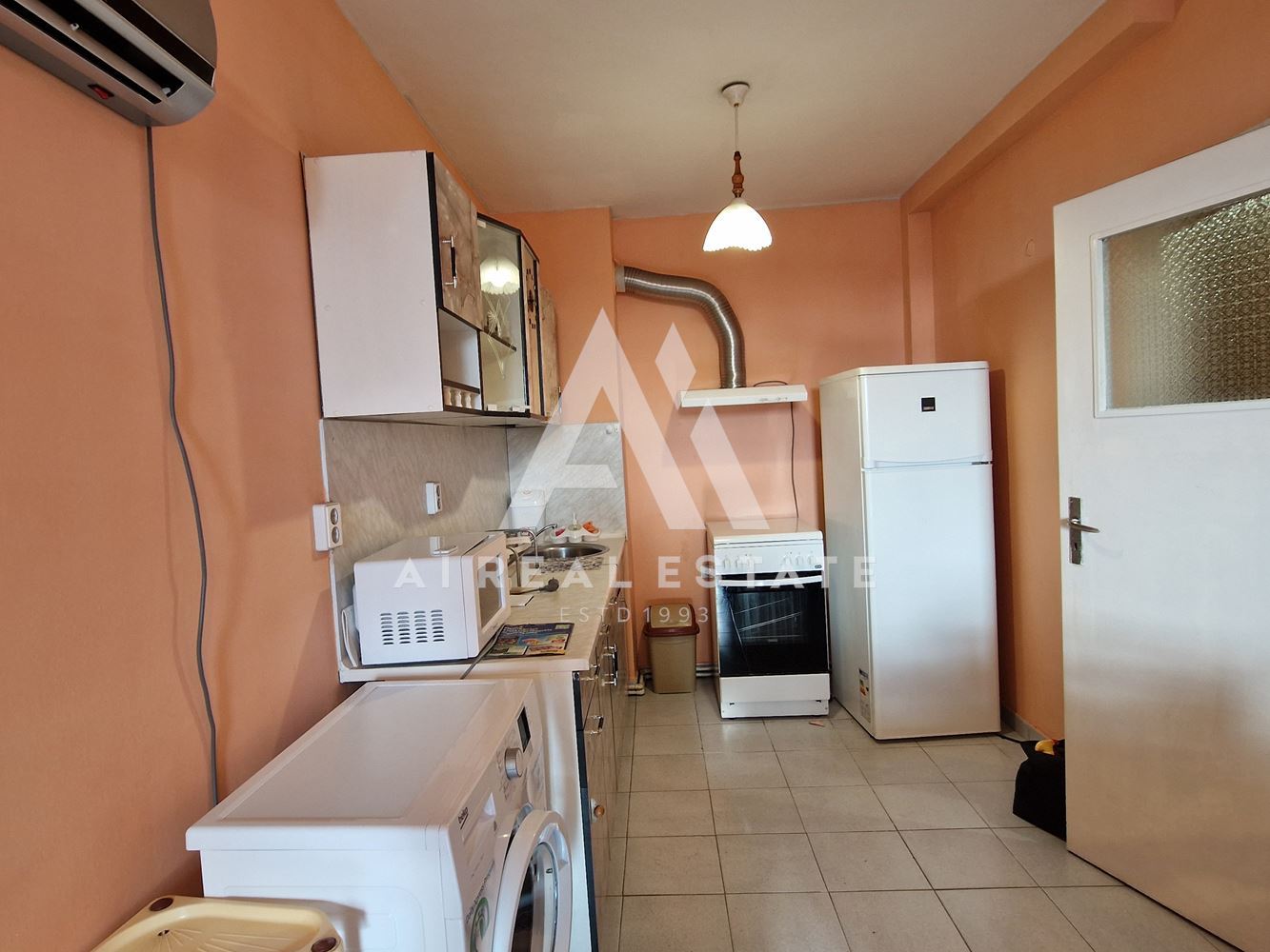 Дава под наем тристаен апартамент - 0