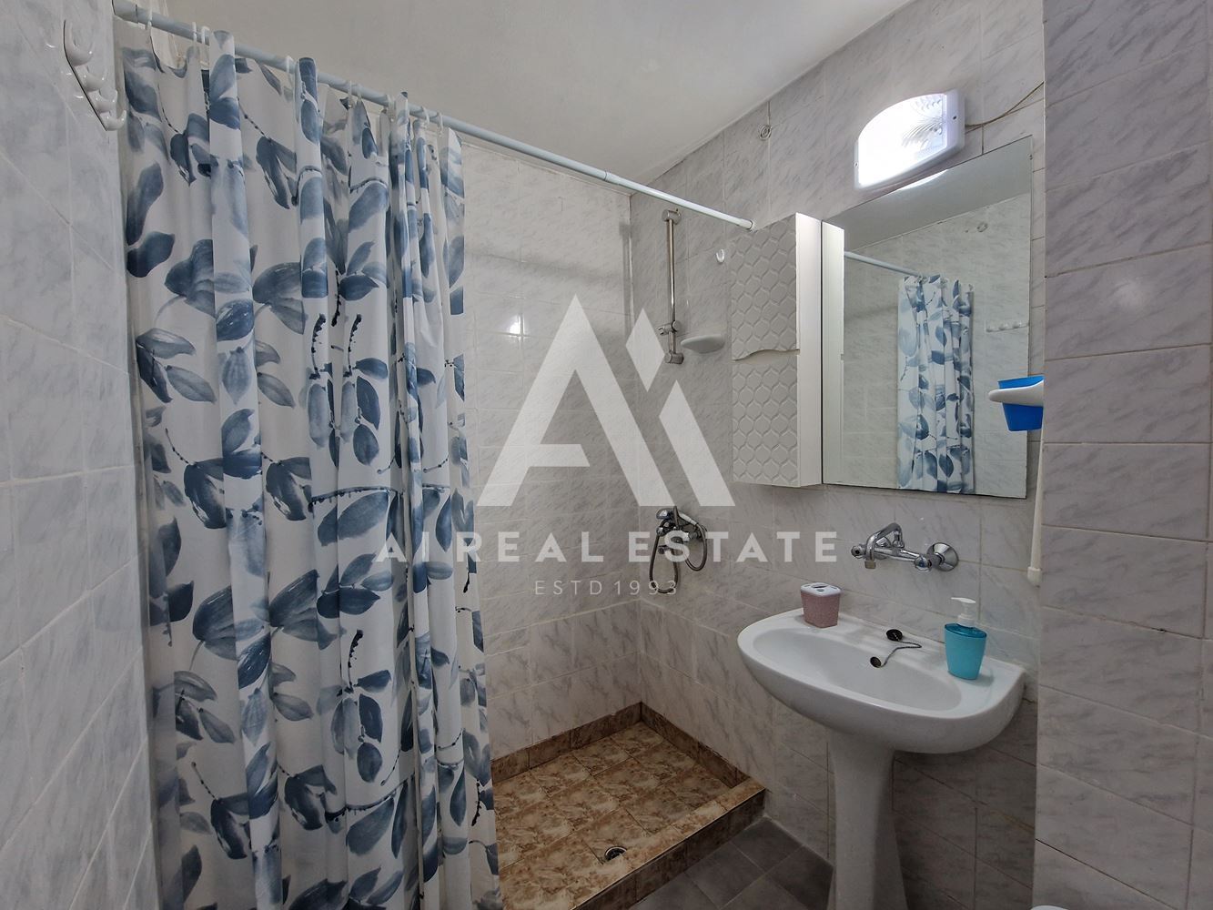 Дава под наем тристаен апартамент - 0