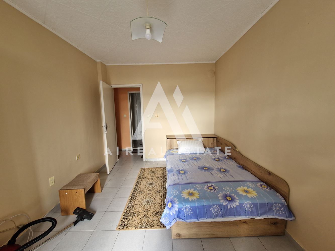 Дава под наем тристаен апартамент - 0