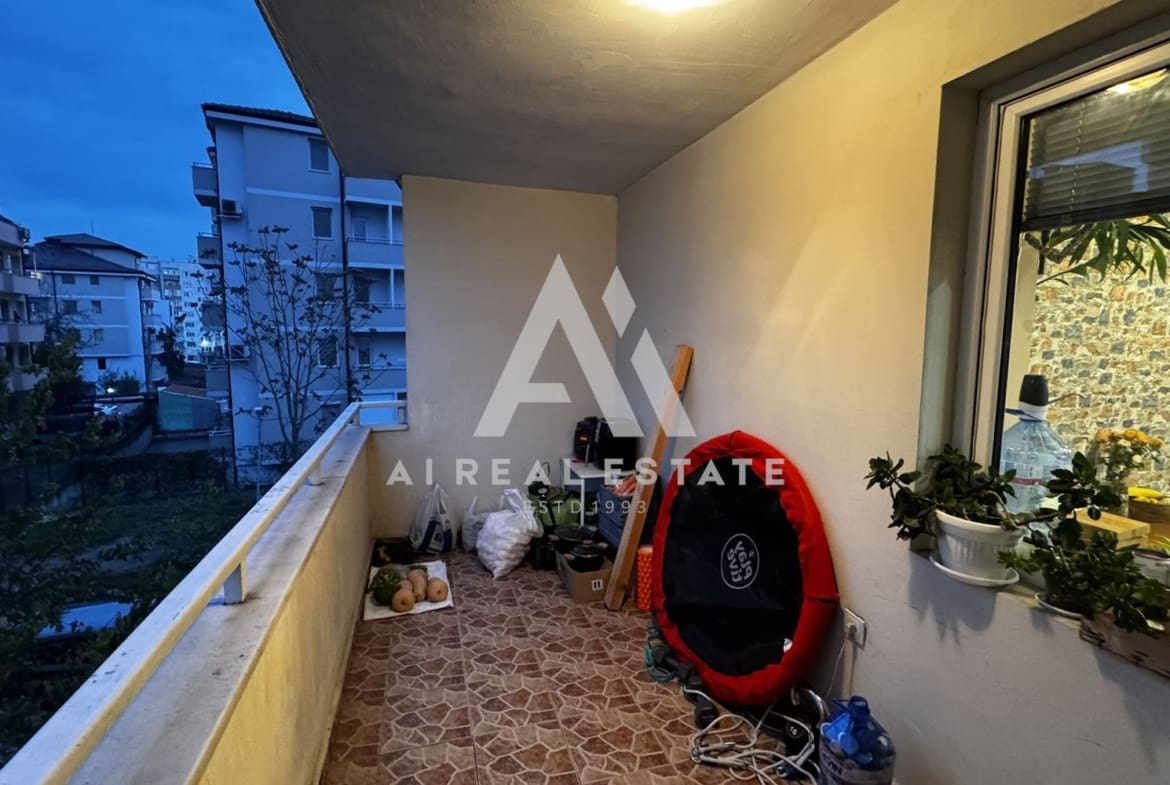 Тристаен апартамент с югоизточно изложение в гр. Плевен - 0