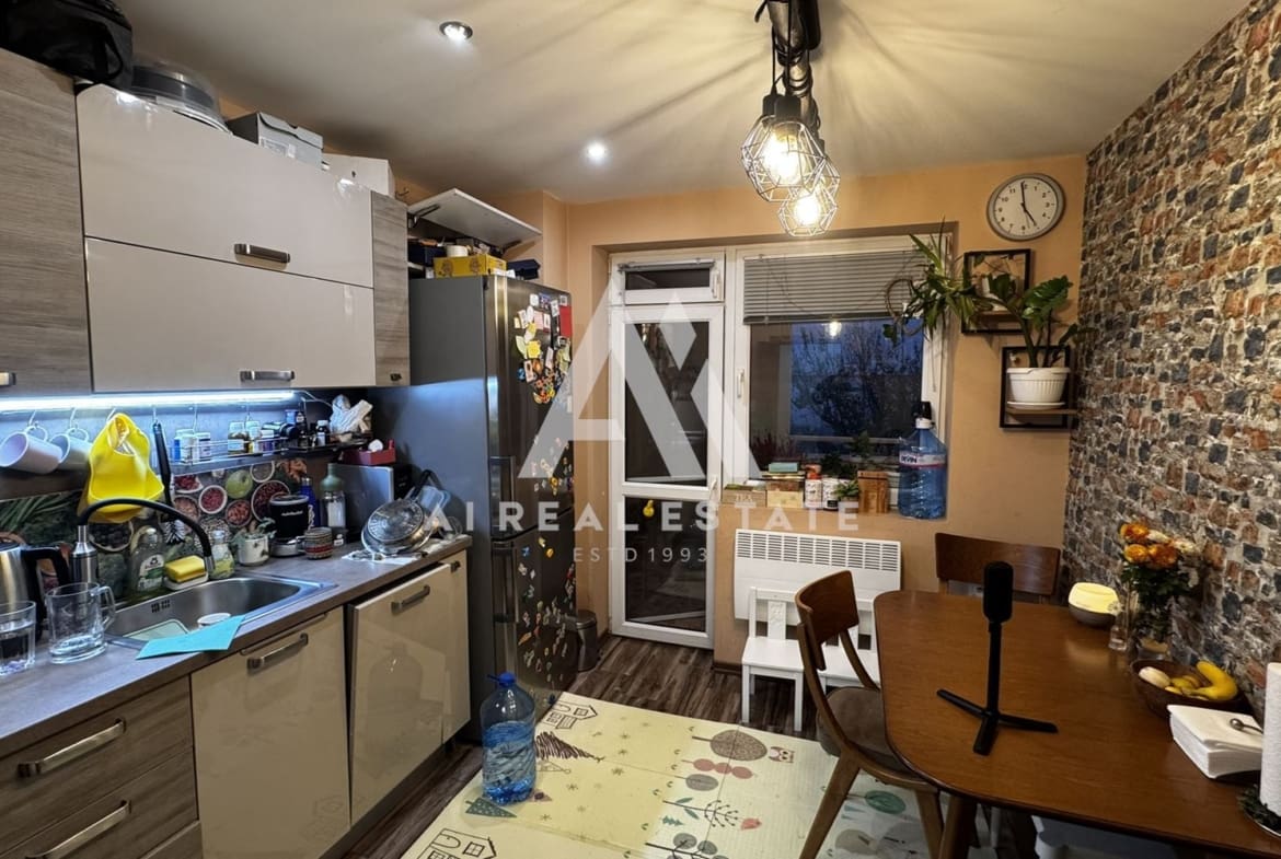 Тристаен апартамент с югоизточно изложение в гр. Плевен - 0