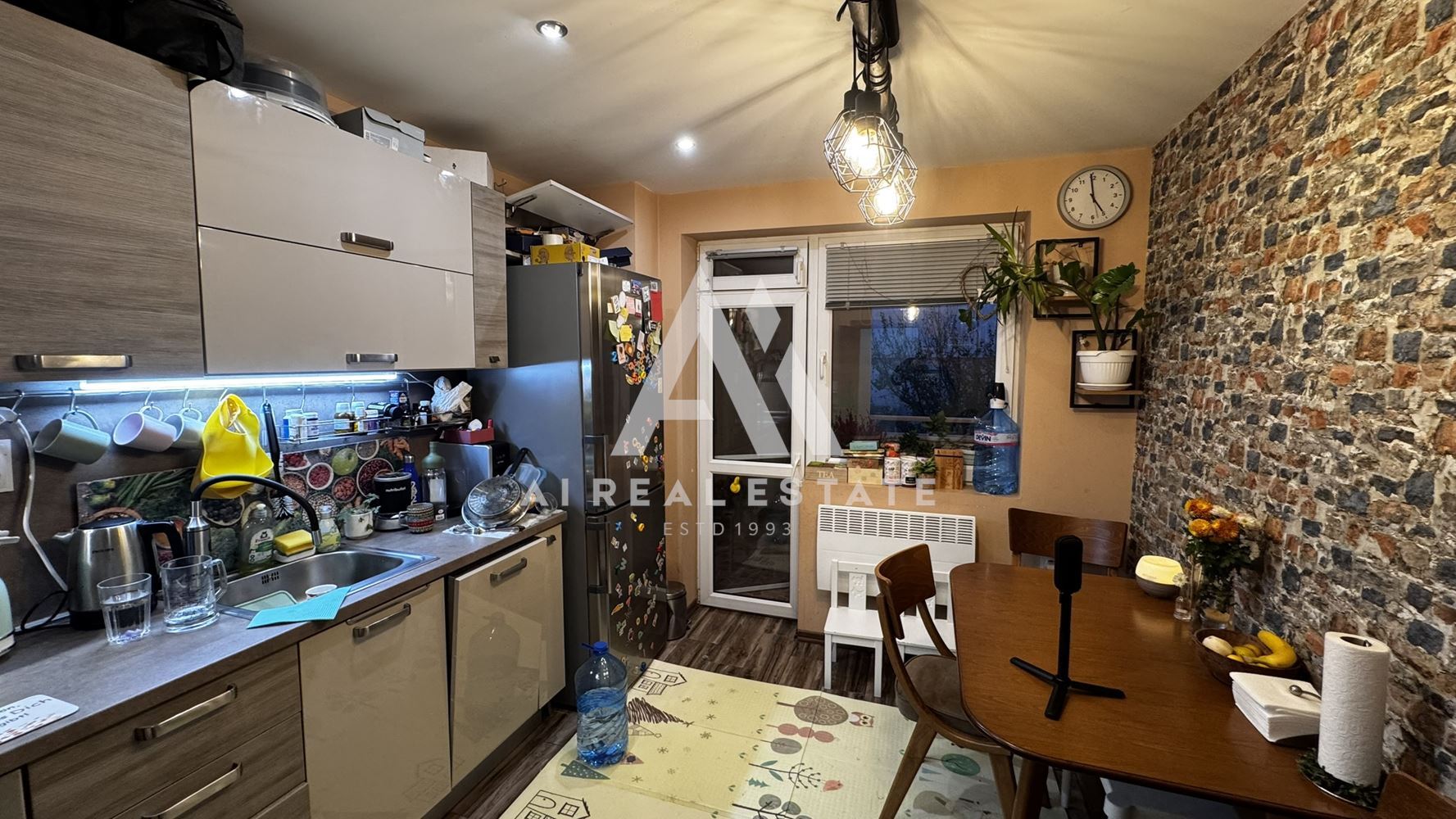 Тристаен апартамент с югоизточно изложение в гр. Плевен - 0