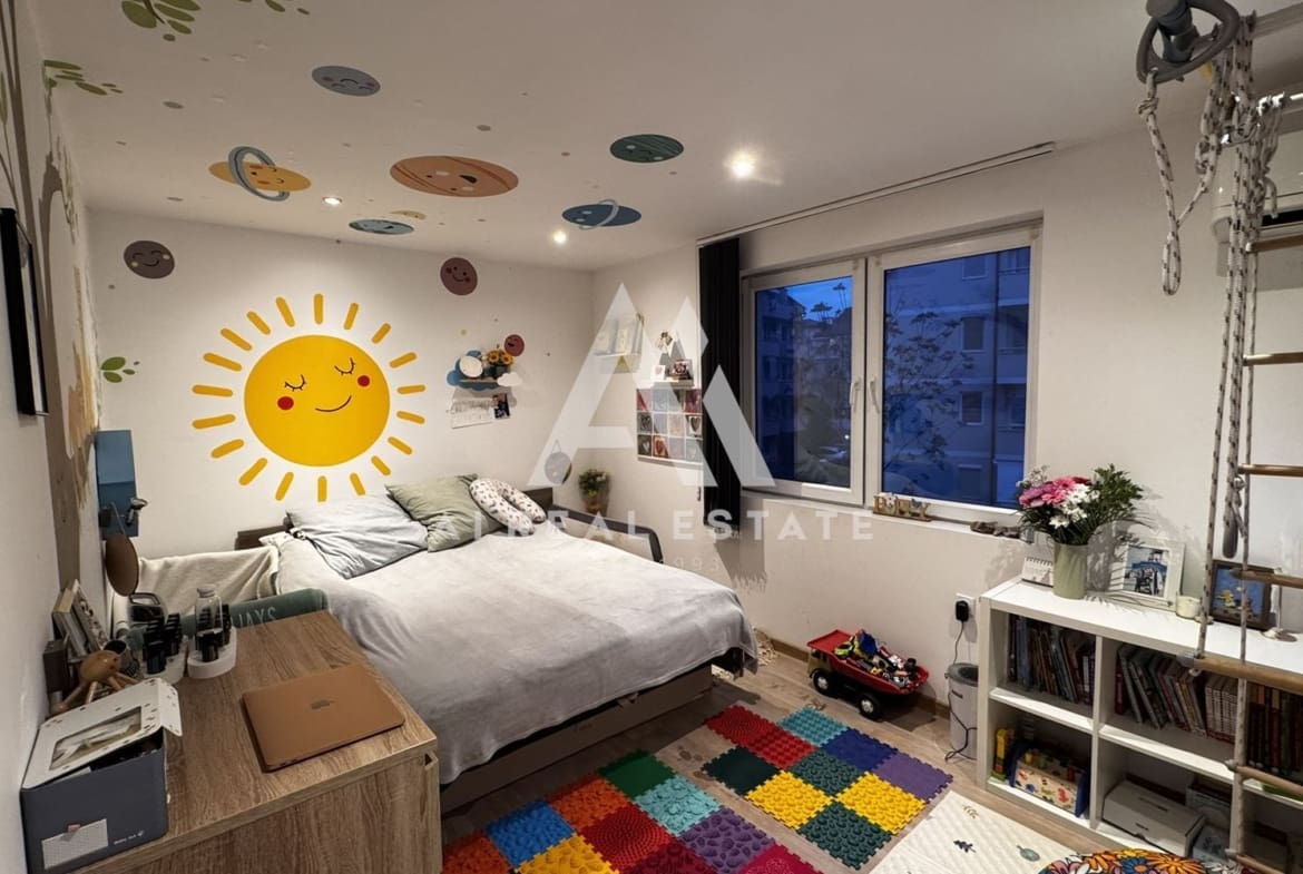 Тристаен апартамент с югоизточно изложение в гр. Плевен - 0