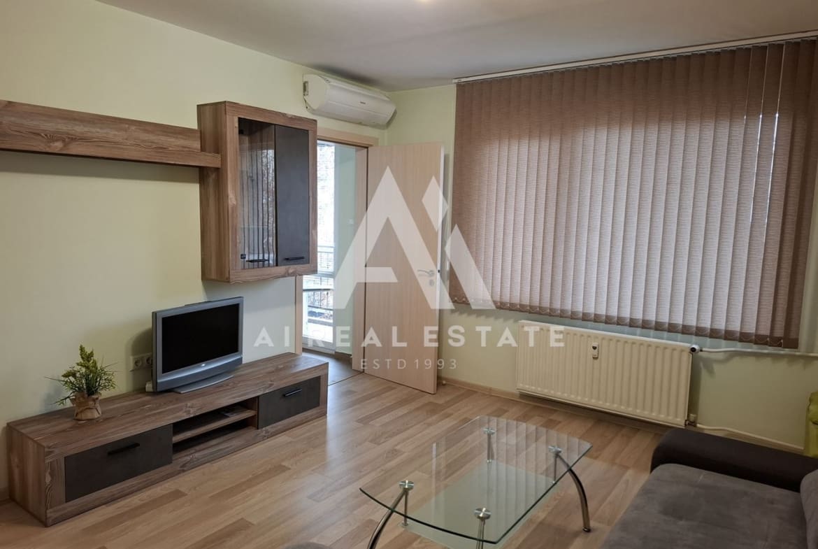 Двустаен апартамент в идеалния център - 0