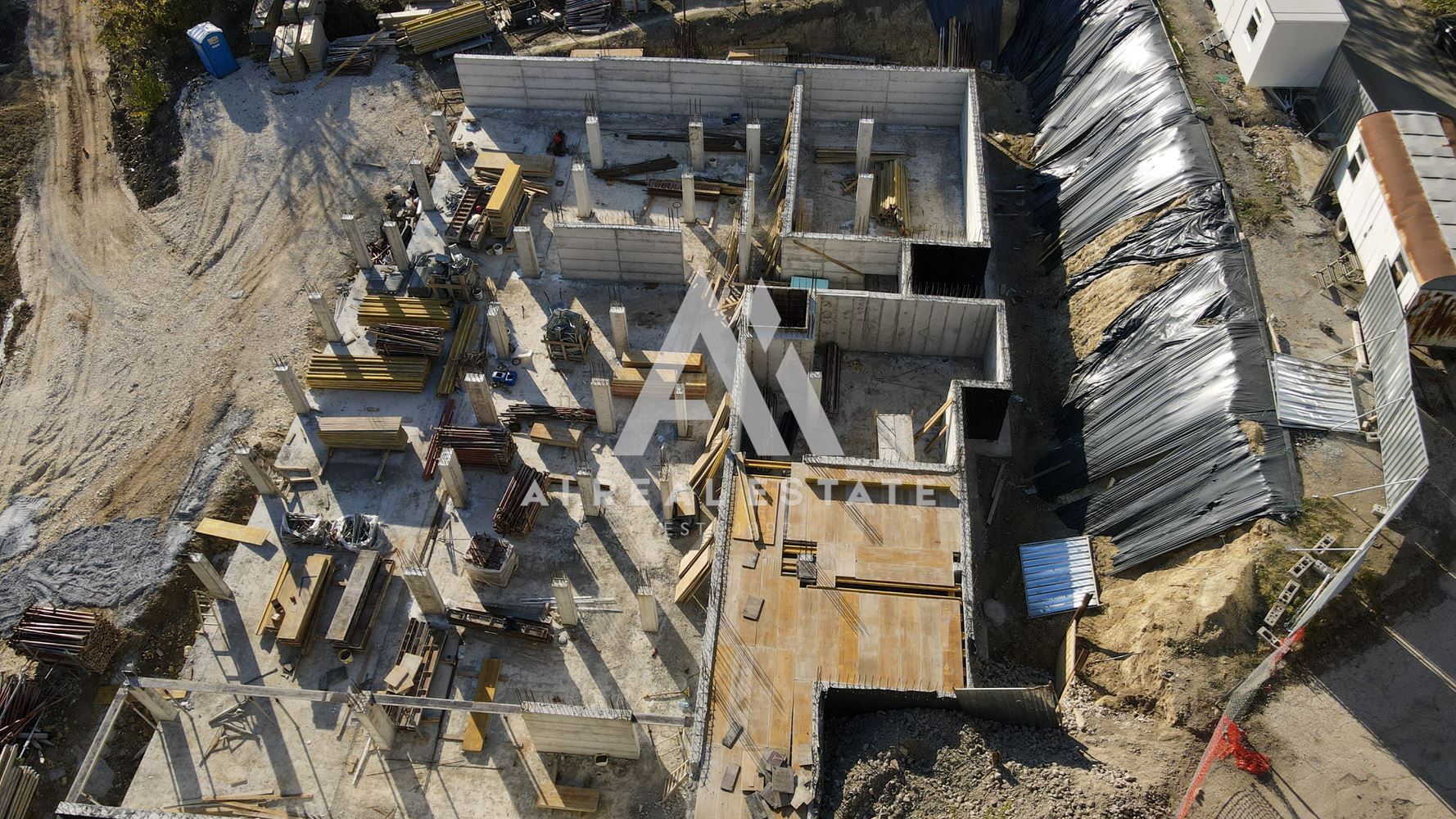 Тристаен в Саут Вю Резиденс - Дружба1 - 0