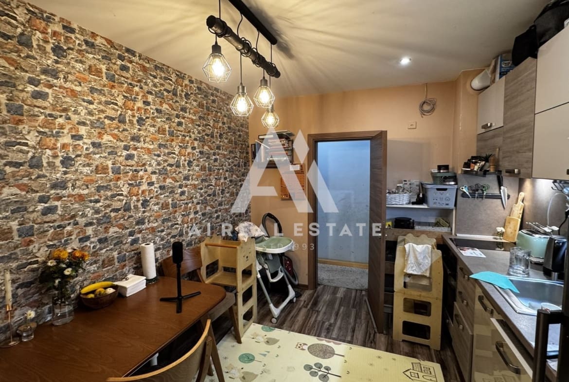 Тристаен апартамент с югоизточно изложение в гр. Плевен - 0