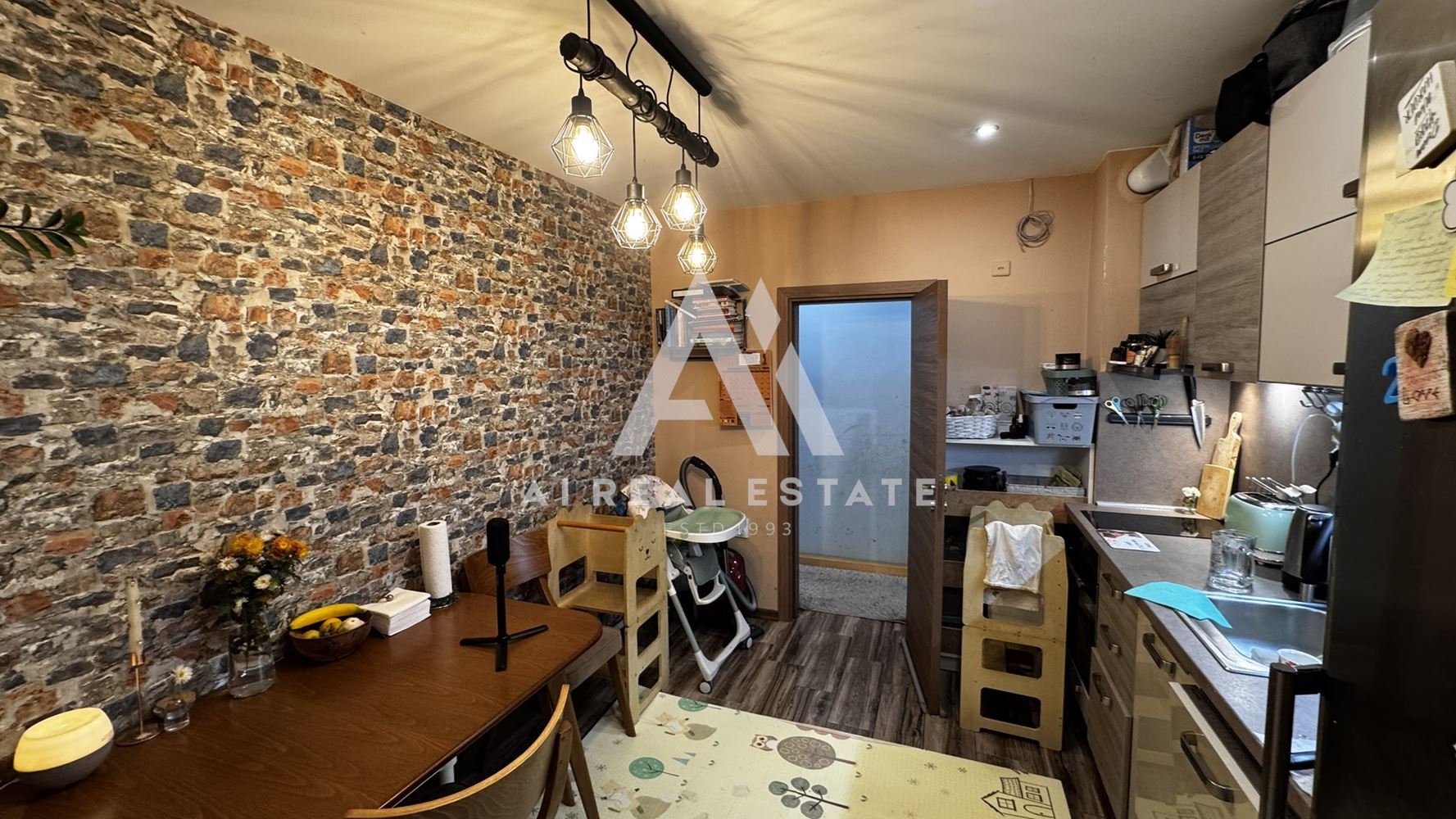 Тристаен апартамент с югоизточно изложение в гр. Плевен - 0