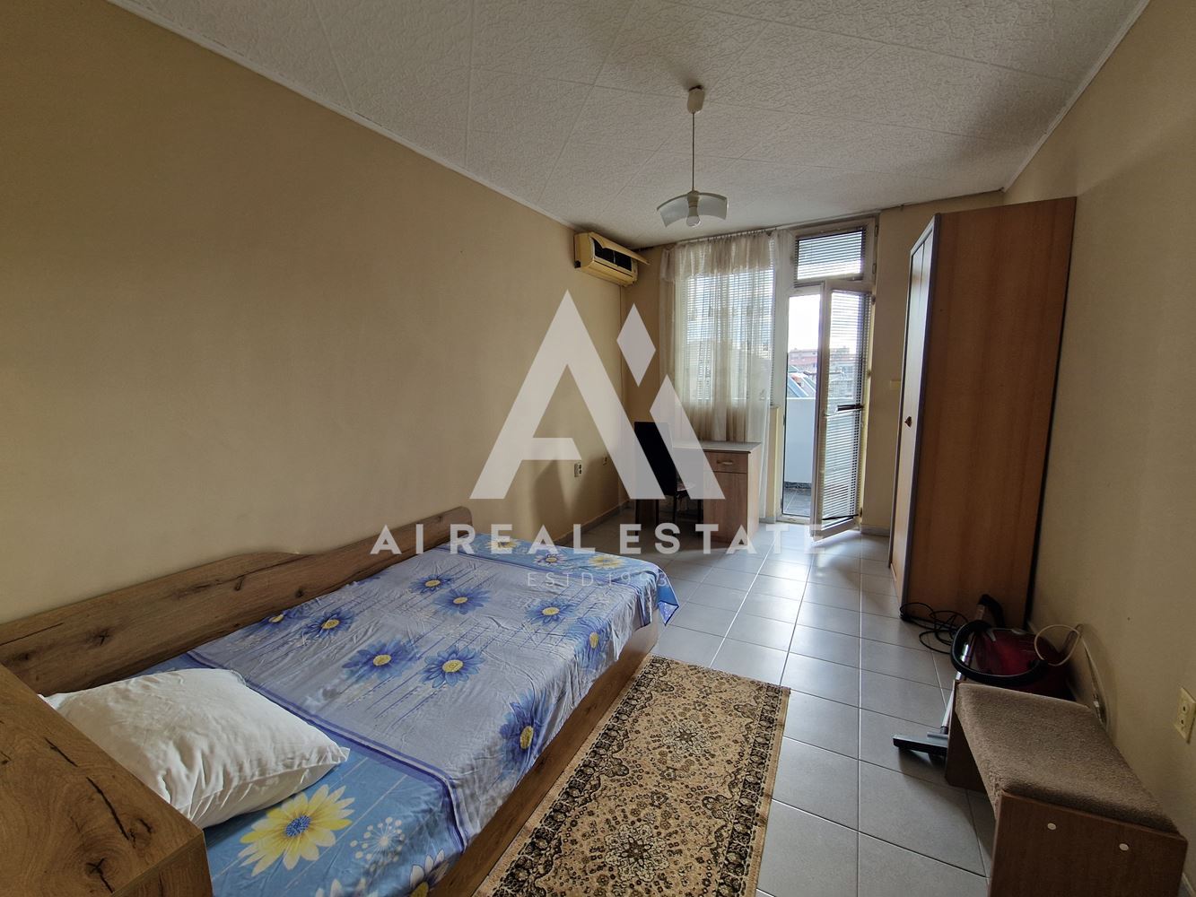 Дава под наем тристаен апартамент - 0