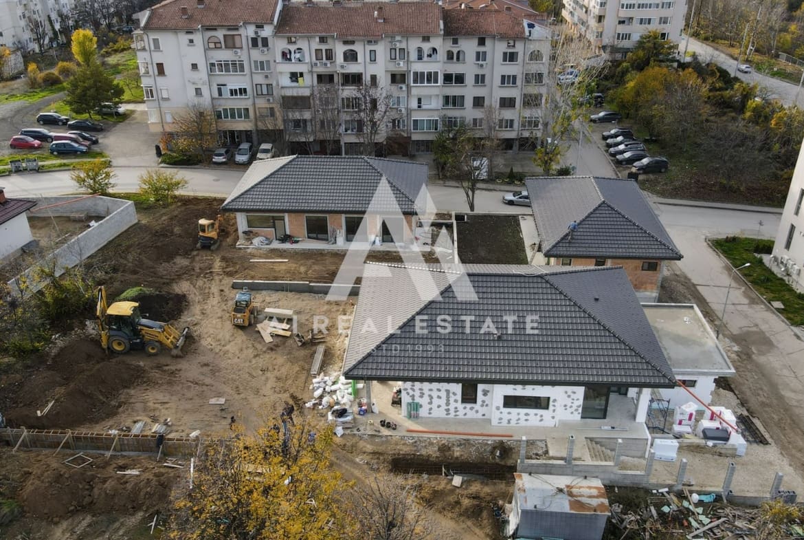 Нова къща с двоен гараж и двор гр.Плевен, ул.Трите бора - АКТ 14 ! - 0