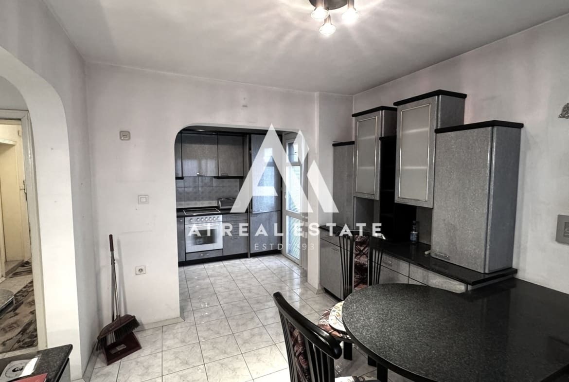 🏡 Луксозен четиристаен апартамент с площ 255 кв.м и двоен гараж – до идеален център и Медицински университет, Плевен - 0