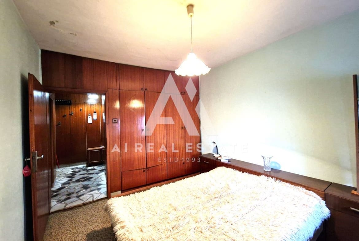 Продава четиристаен апартамент - 0