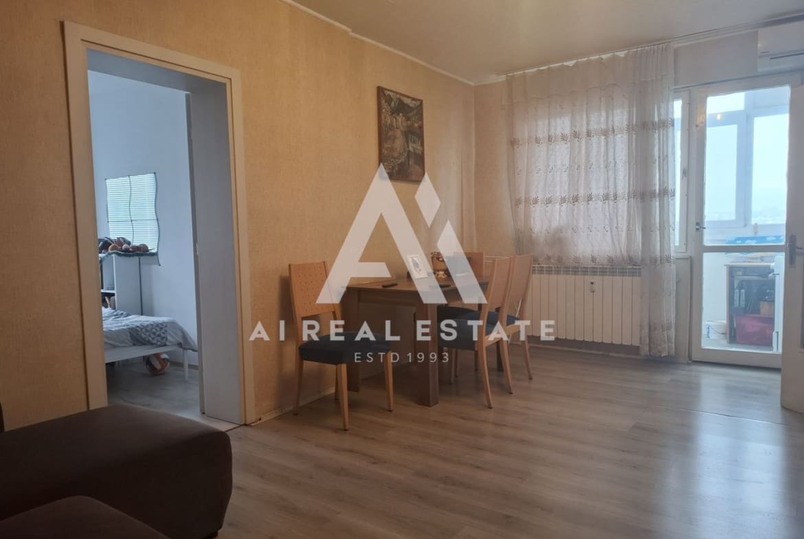 Двустаен апартамент, тухла, идеален център - 0