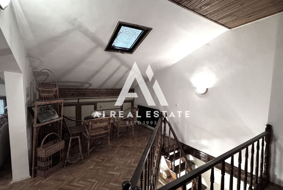 🏡 Луксозен четиристаен апартамент с площ 255 кв.м и двоен гараж – до идеален център и Медицински университет, Плевен - 0