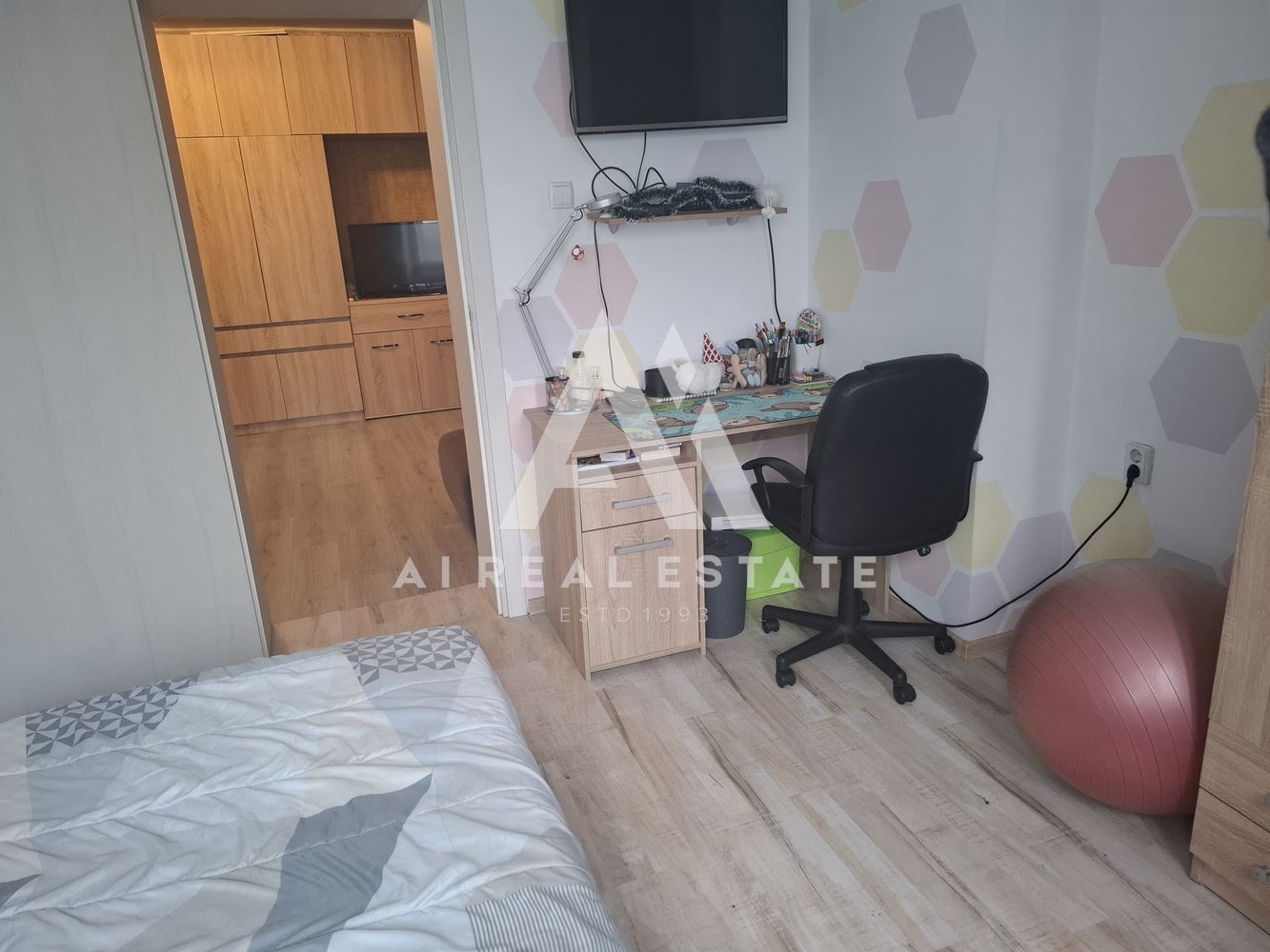 Двустаен апартамент, тухла, идеален център - 0