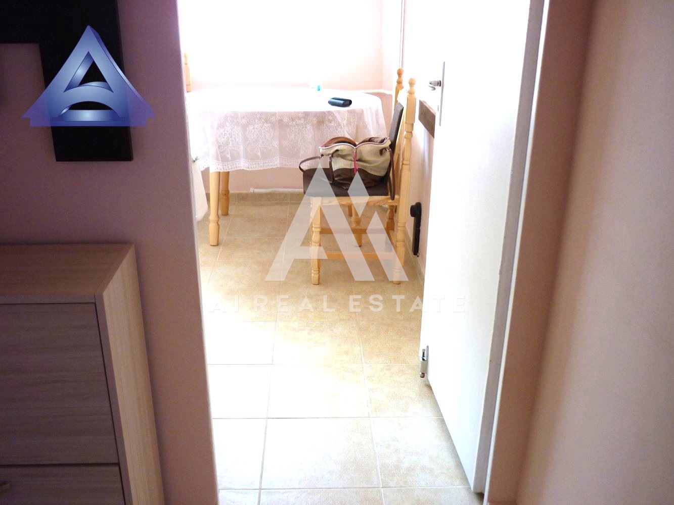 Дава под наем едностаен апартамент - 0