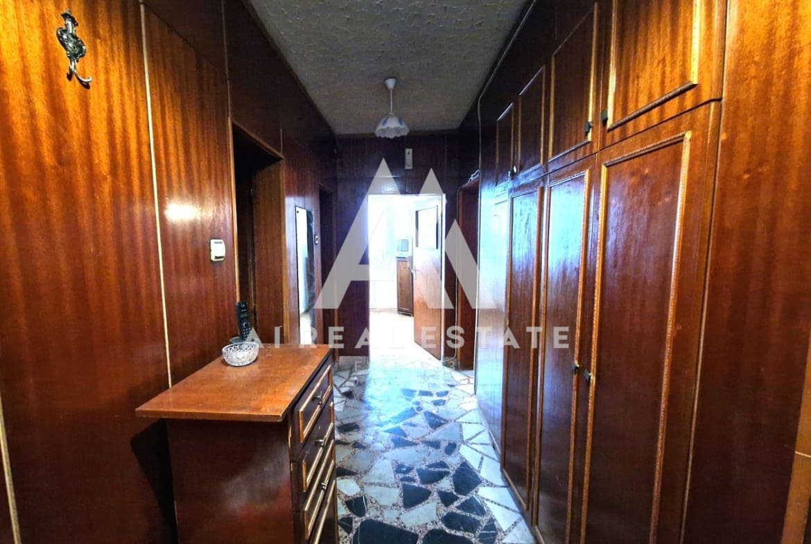 Продава четиристаен апартамент - 0