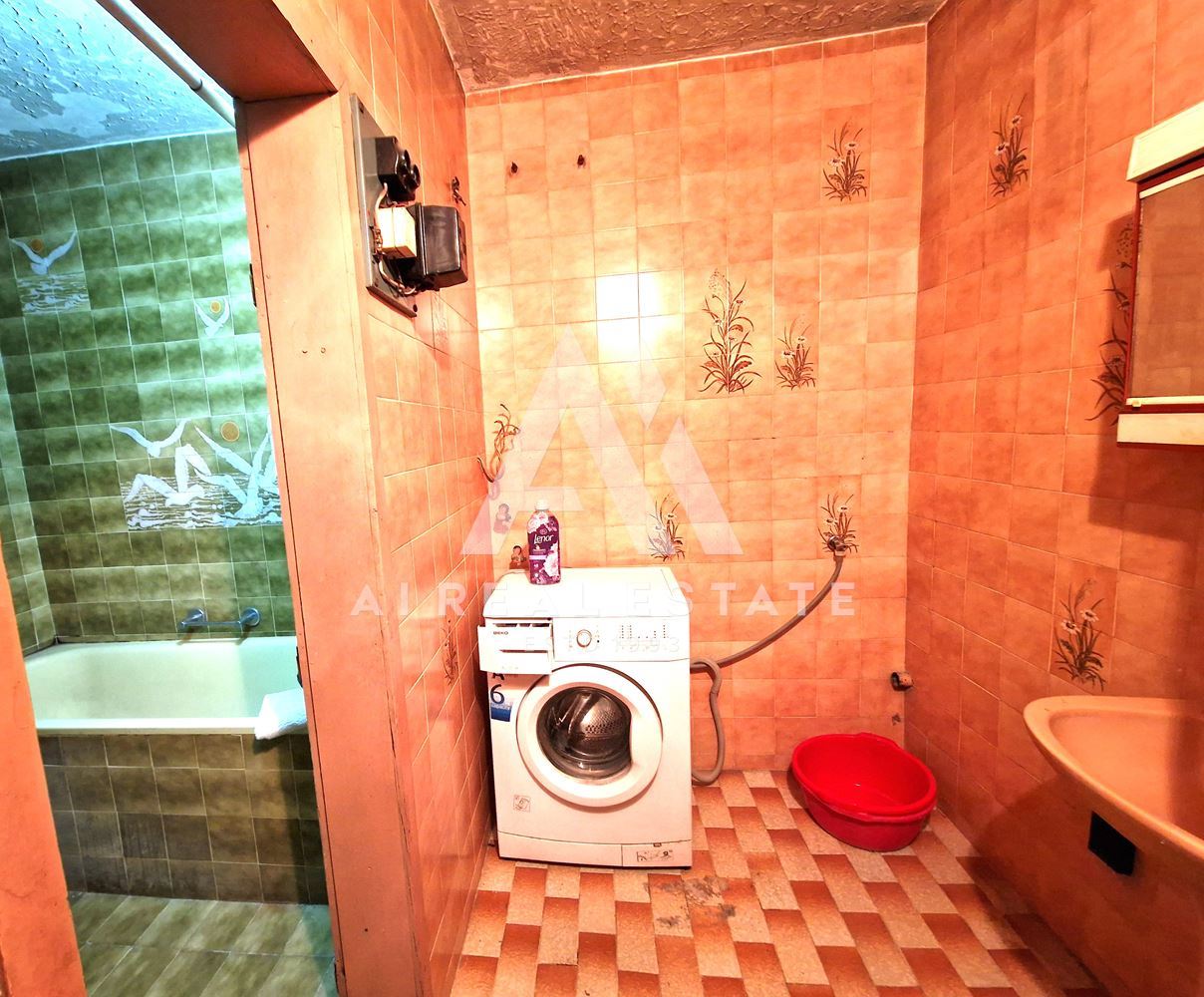 Продава четиристаен апартамент - 0