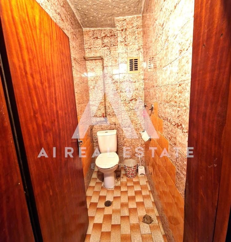 Продава четиристаен апартамент - 0