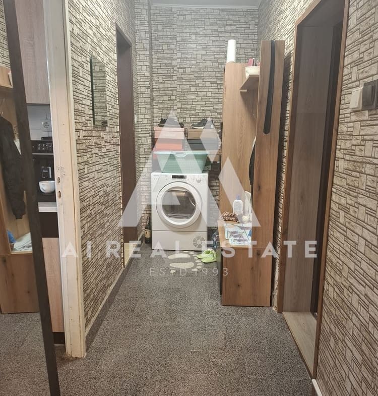 Двустаен апартамент, тухла, идеален център - 0