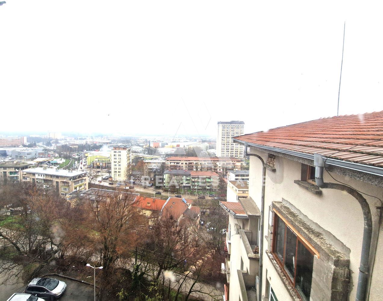 Продава четиристаен апартамент - 0