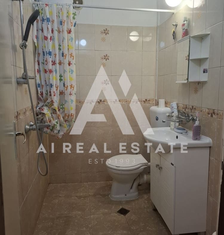 Двустаен апартамент, тухла, идеален център - 0