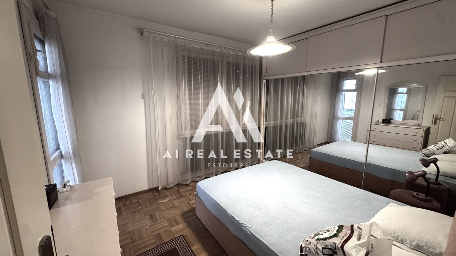 🏡 Луксозен четиристаен апартамент с площ 255 кв.м и двоен гараж – до идеален център и Медицински университет, Плевен - 0