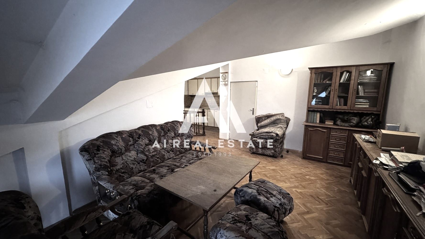 🏡 Луксозен четиристаен апартамент с площ 255 кв.м и двоен гараж – до идеален център и Медицински университет, Плевен - 0