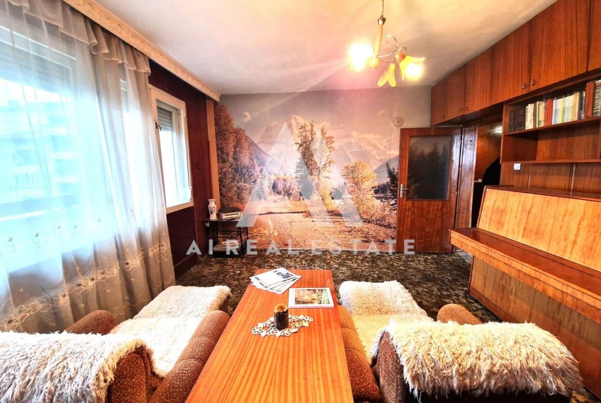 Продава четиристаен апартамент - 0