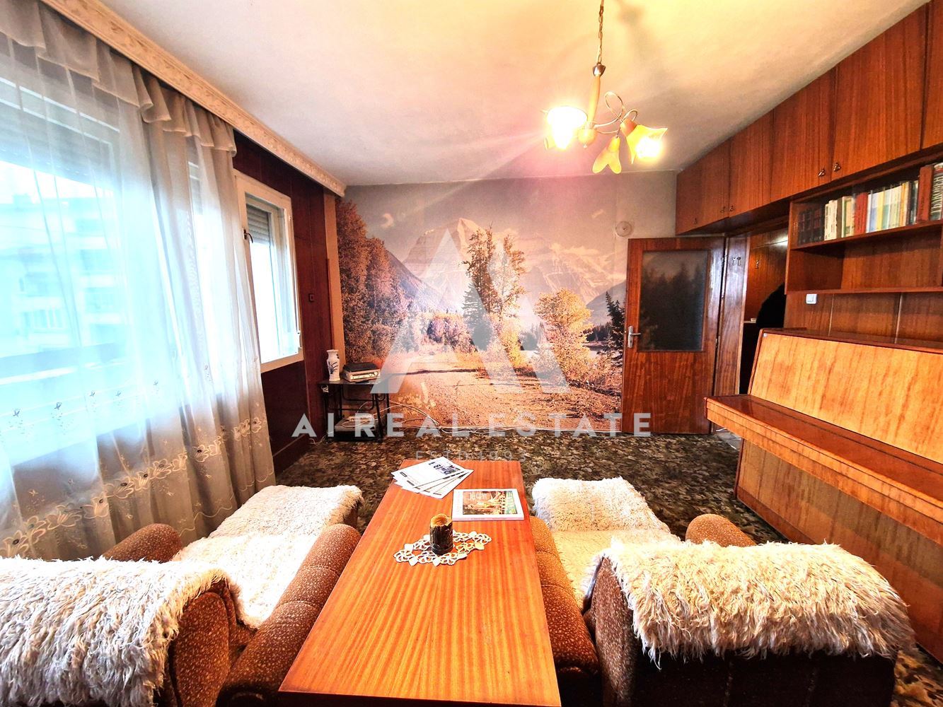 Продава четиристаен апартамент - 0