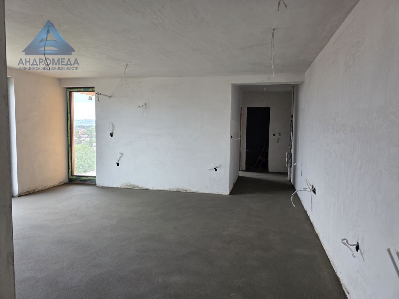 Тристаен апартамент в затворен комплекс – ново строителство, очакван Акт 16 декември 2025 г. - 0