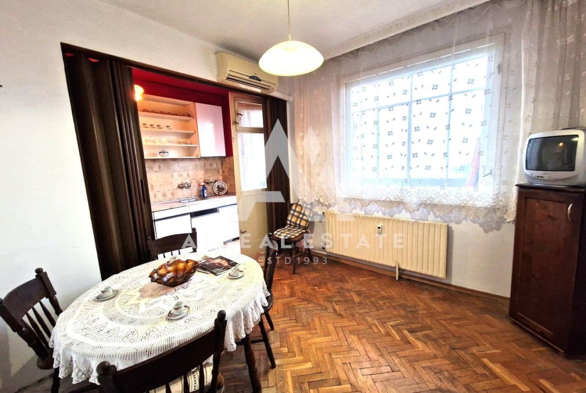 Продава четиристаен апартамент - 0