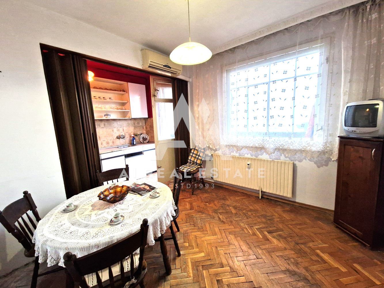 Продава четиристаен апартамент - 0