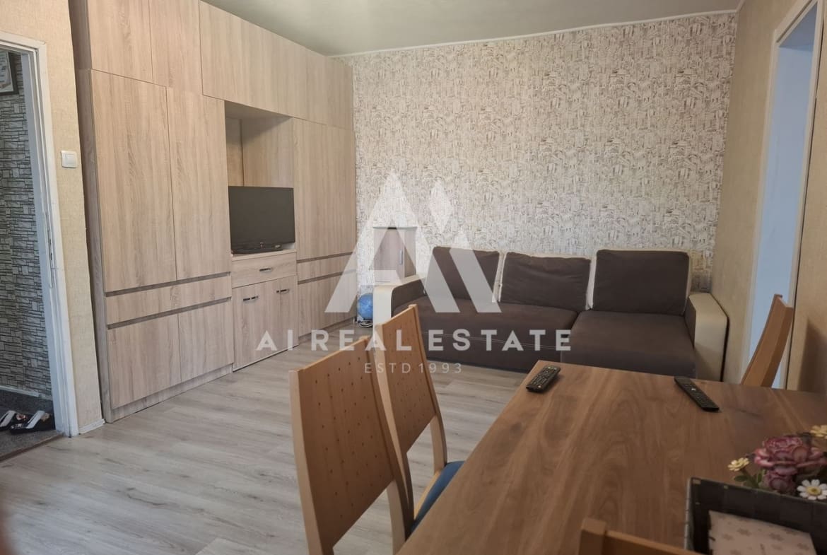 Двустаен апартамент, тухла, идеален център - 0