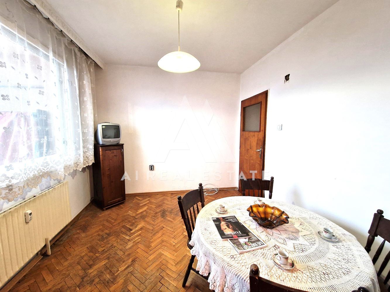 Продава четиристаен апартамент - 0