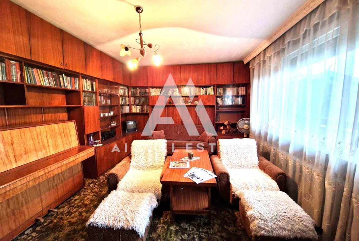 Продава четиристаен апартамент - 0