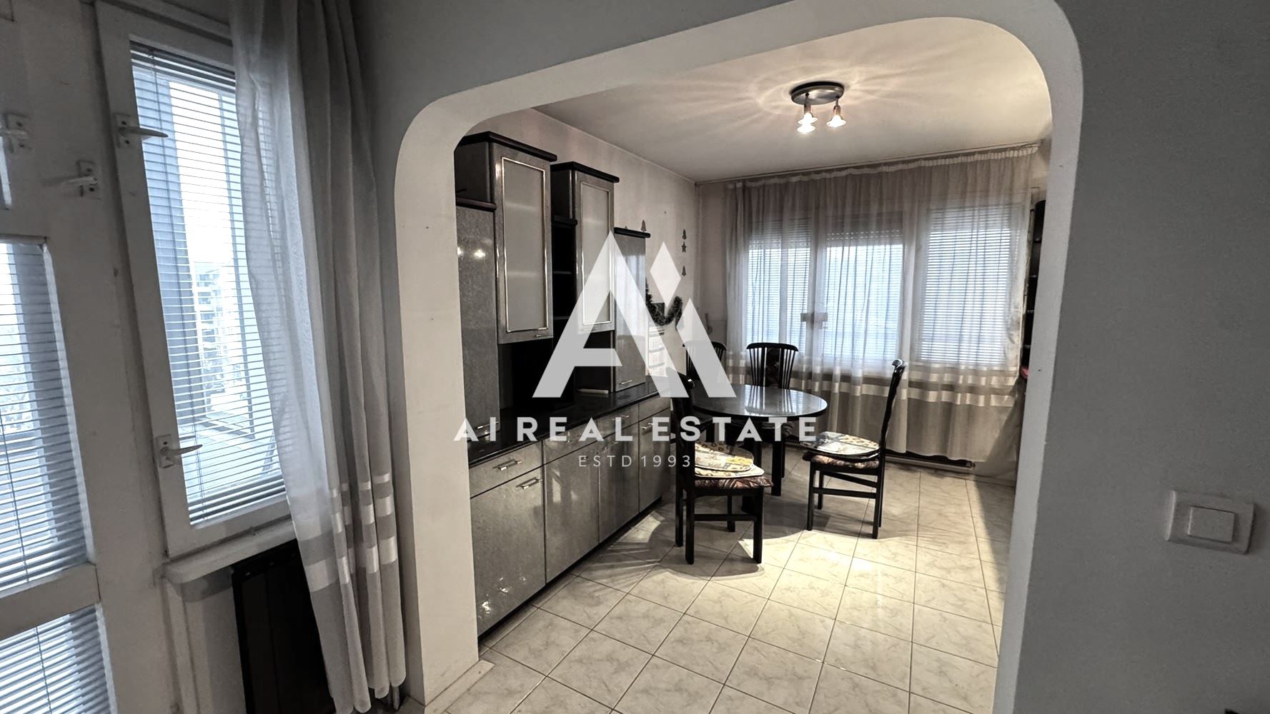 🏡 Луксозен четиристаен апартамент с площ 255 кв.м и двоен гараж – до идеален център и Медицински университет, Плевен - 0