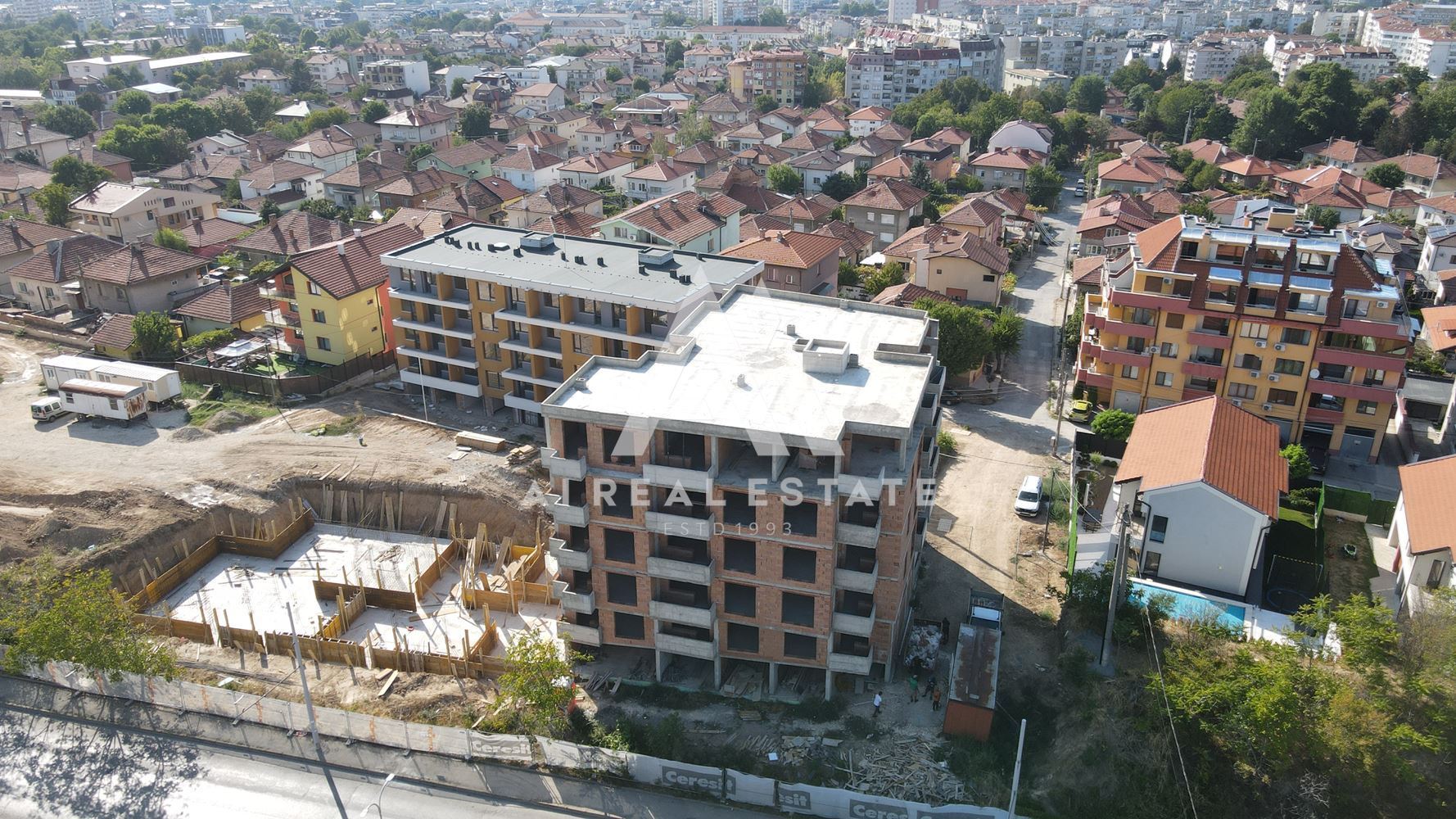 Тристаен апартамент в сграда M&G – S.M.3 ! - 0