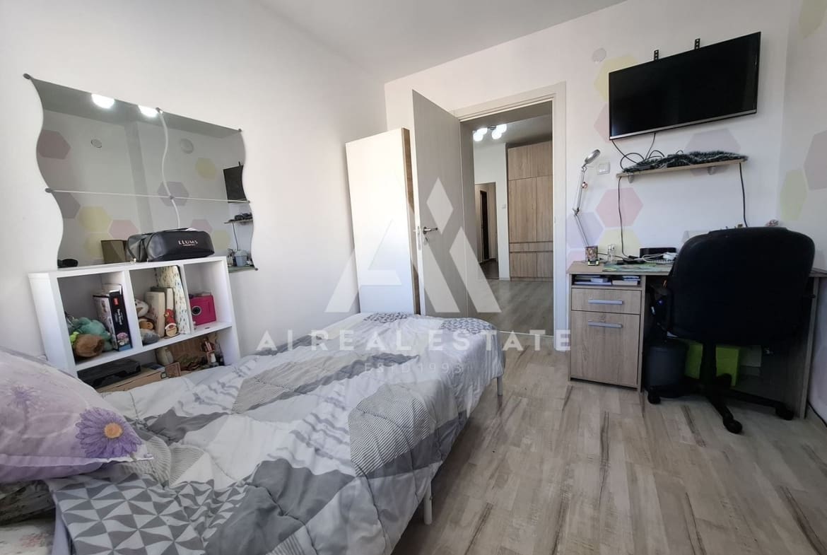 Двустаен апартамент, тухла, идеален център - 0