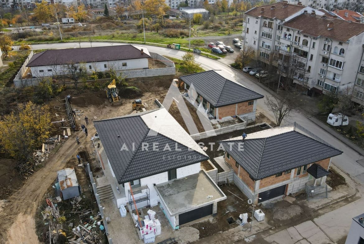 Нова къща с двоен гараж и двор гр.Плевен, ул.Трите бора - АКТ 15 до дни ! - 0